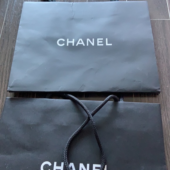 Set of 2 Chanel paper bags with camellia - Picture 3 of 3